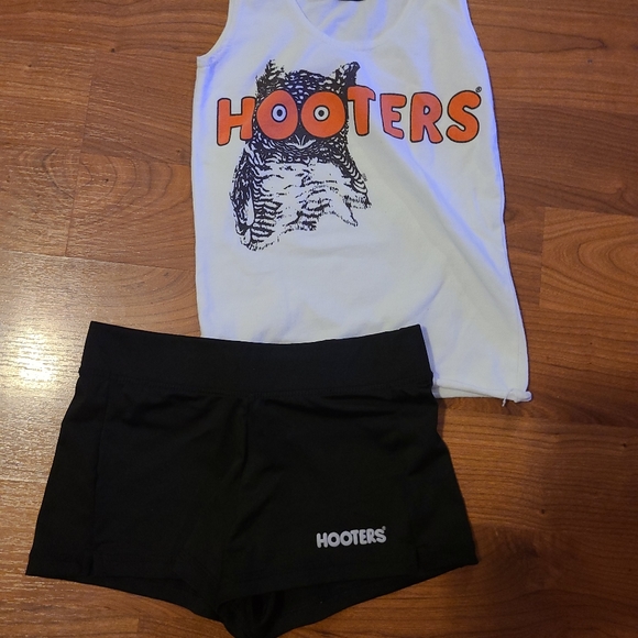 Hooters uniform xs top and xxs shorts - Picture 6 of 10